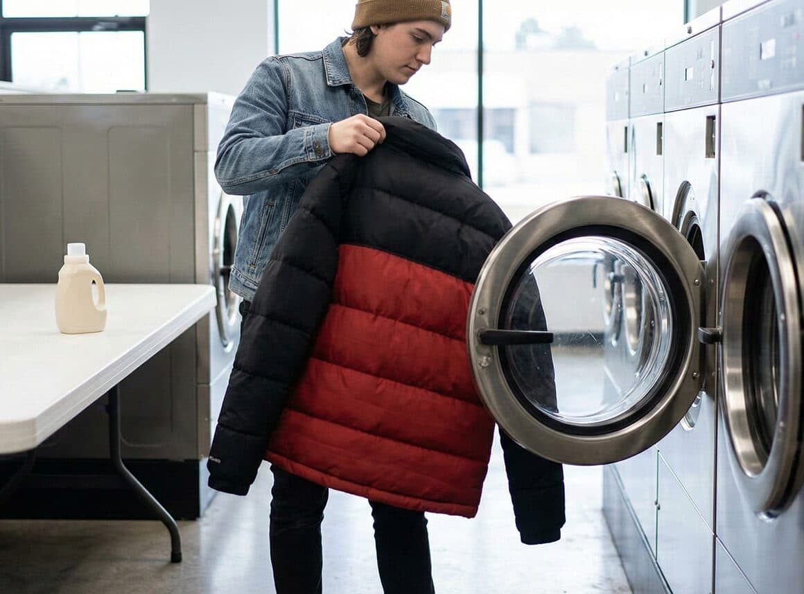 washing-puffer-jacket-laundry-room-1160x857.jpg